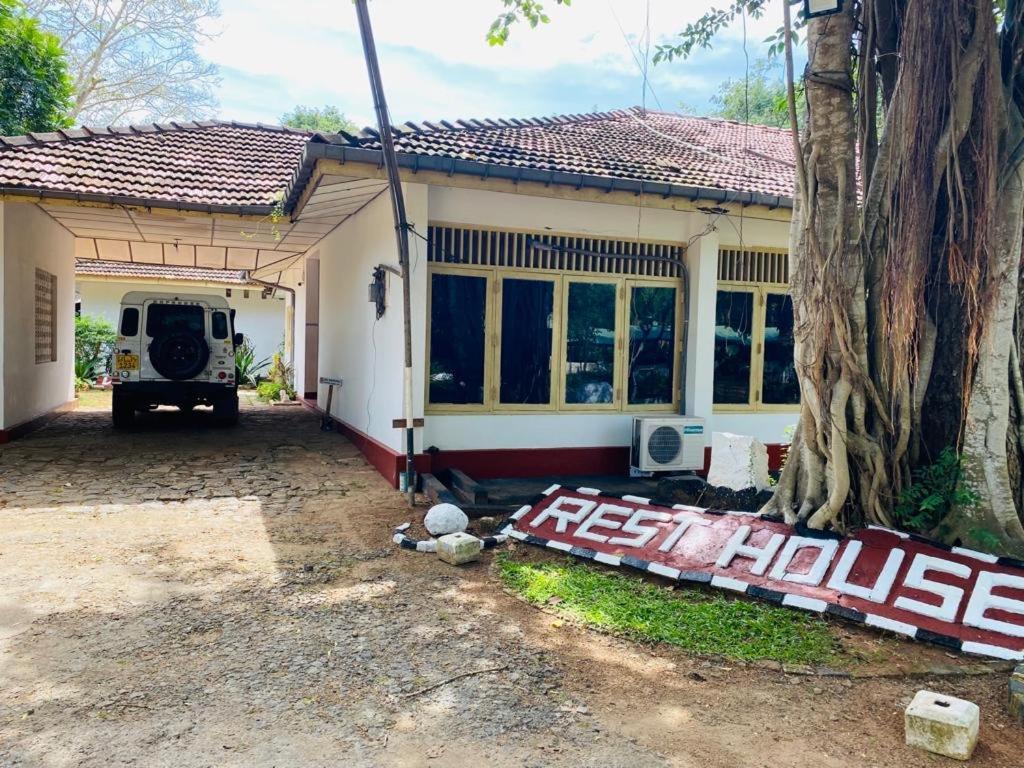 Resthouse Vavuniya 호텔 외부 사진
